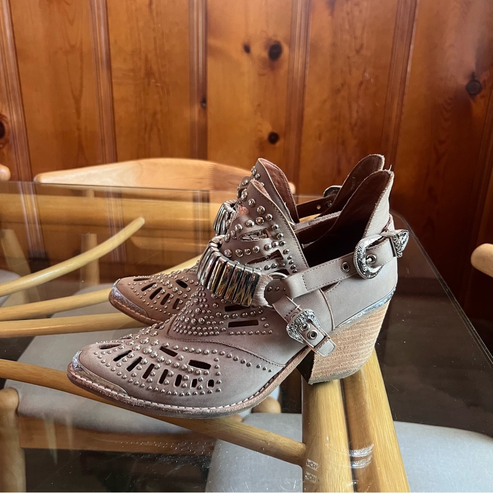 Jeffrey Campbell western booties 7.5
